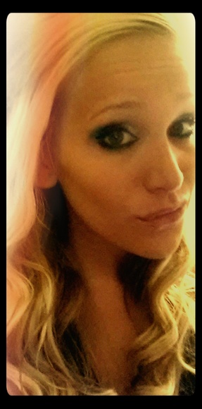 Meet your Posher, Melissa (Ambassador) - Picture 1 of 2